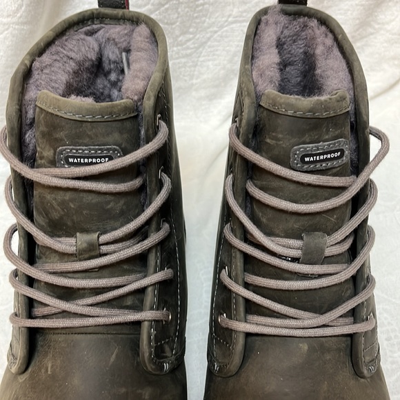 Mens UGG “Harkley waterproof” in Charcoal - Picture 5 of 6
